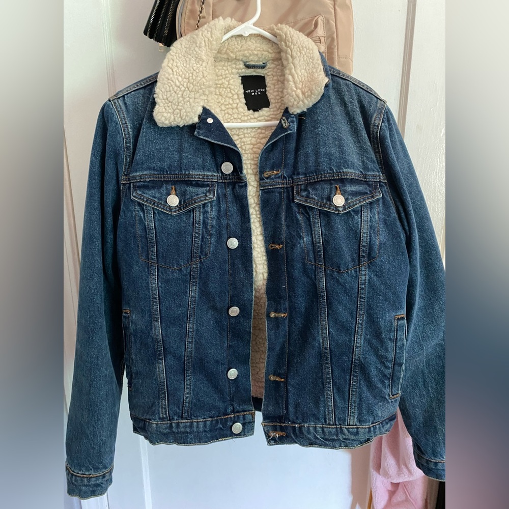 new look men jean jacket with fur collar and on the inside size medium